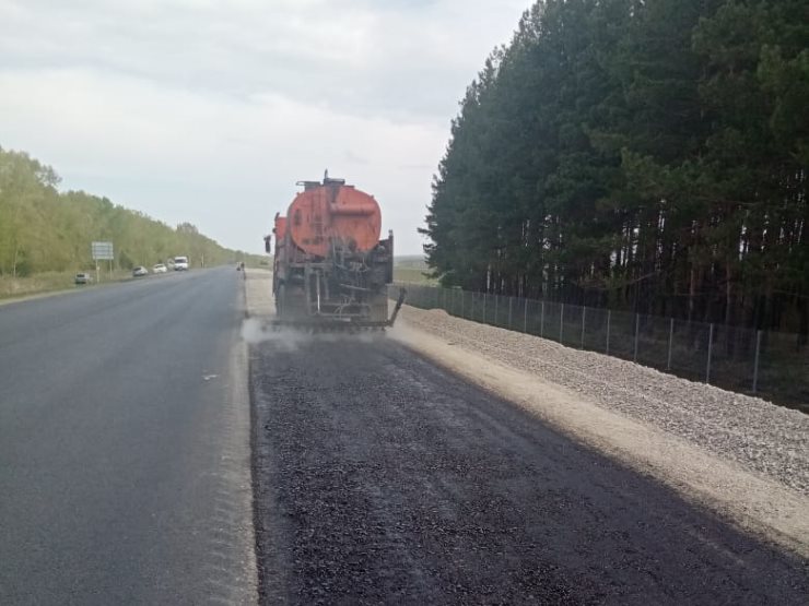 Выполнение работ по ремонту автомобильной дороги Бийск - Белокуриха, км 58+800 в Смоленском районе