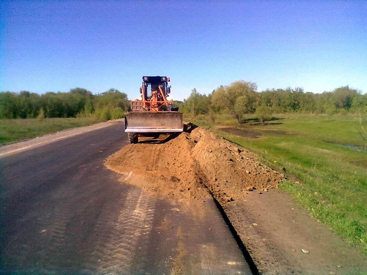 Ремонт обочин на автодороге Алейск – Петропавловское – Смоленское км 229+600 – км 231+100, км 226+100 – 227+800 Ремонт обочин на автодороге Алейск – Петропавловское – Смоленское км 229+600 – км 231+100, км 226+100 – 227+800