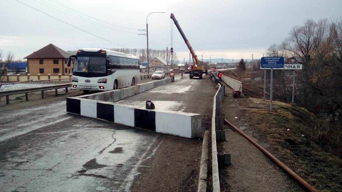 Ремонт моста через р. Поперечная на автомобильной дороге Бийск-Белокуриха, км 29+802 в Смоленском районе Ремонт моста через р. Поперечная на автомобильной дороге Бийск-Белокуриха, км 29+802 в Смоленском районе