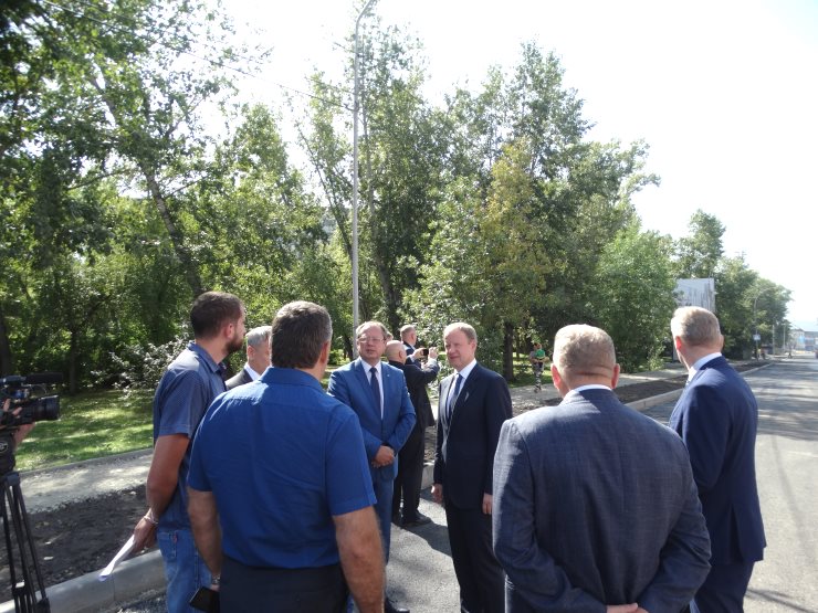  Губернатор Алтайского края Виктор Томенко,  в рамках рабочей поездки в г. Бийск,  проконтролировал ремонтируемый объект по улице Вагонная