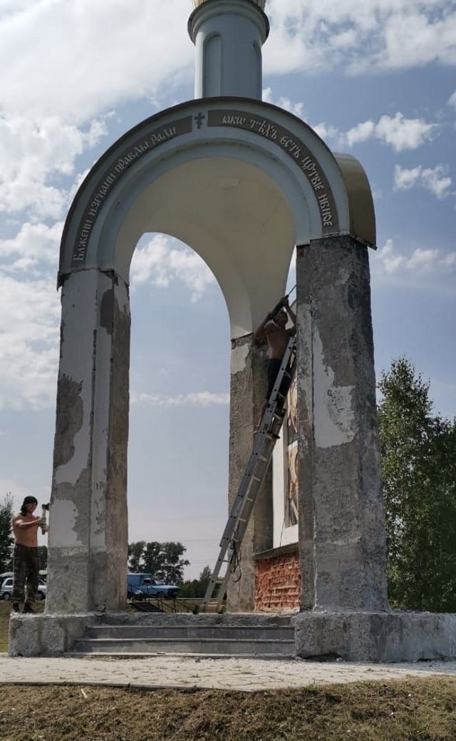 Дорожники Юго-Восточного ДСУ ремонтируют мемориал на месте гибели Михаила Евдокимова Дорожники Юго-Восточного ДСУ ремонтируют мемориал на месте гибели Михаила Евдокимова