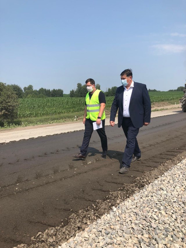 Министр транспорта Алтайского края Александр Дементьев проконтролировал ремонтируемый участок дороги регионального значения «Бийск – Карабинка – граница Республики Алтай» Министр транспорта Алтайского края Александр Дементьев проконтролировал ремонтируемый участок дороги регионального значения «Бийск – Карабинка – граница Республики Алтай»