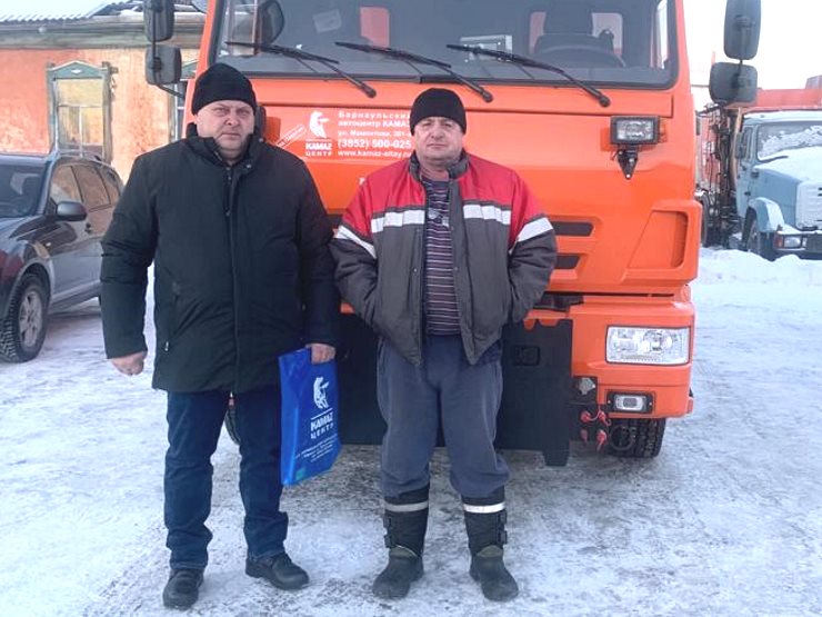Губернатор Виктор Томенко вручил ключи от специализированной техники Губернатор Виктор Томенко вручил ключи от специализированной техники