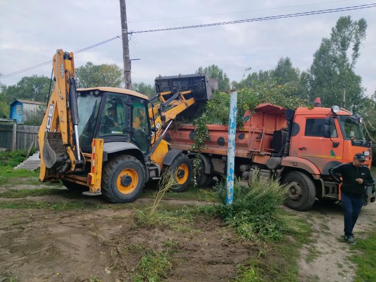 В Бийске ветераны СВО и дорожники объединили усилия, чтобы помочь боевому товарищу В Бийске ветераны СВО и дорожники объединили усилия, чтобы помочь боевому товарищу