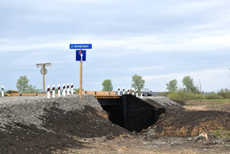 Мостовой переход через реку Бардушка на подъезде к с. Луговое Мостовой переход через реку Бардушка на подъезде к с. Луговое